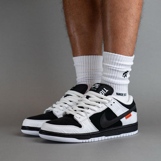 Nike sb dunk low x tightbooth